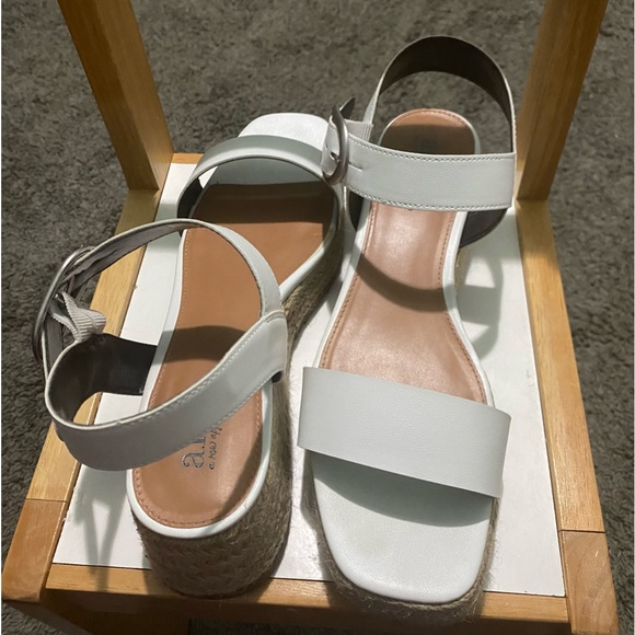 A.N.A. Sandals - Picture 1 of 2